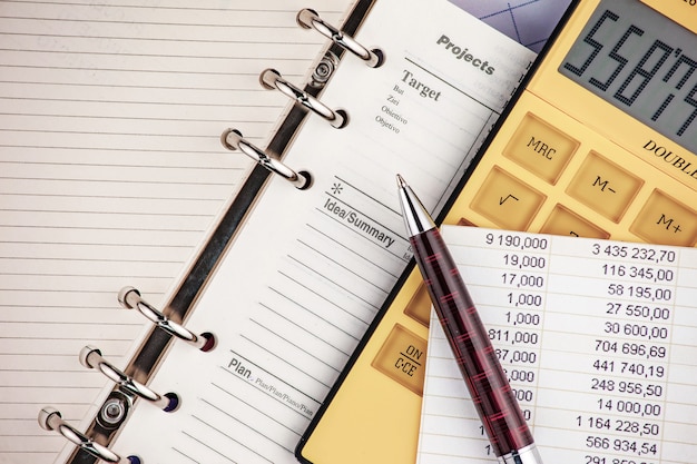 Understanding Your Paycheck: 2025 Guide to Deductions & Taxes